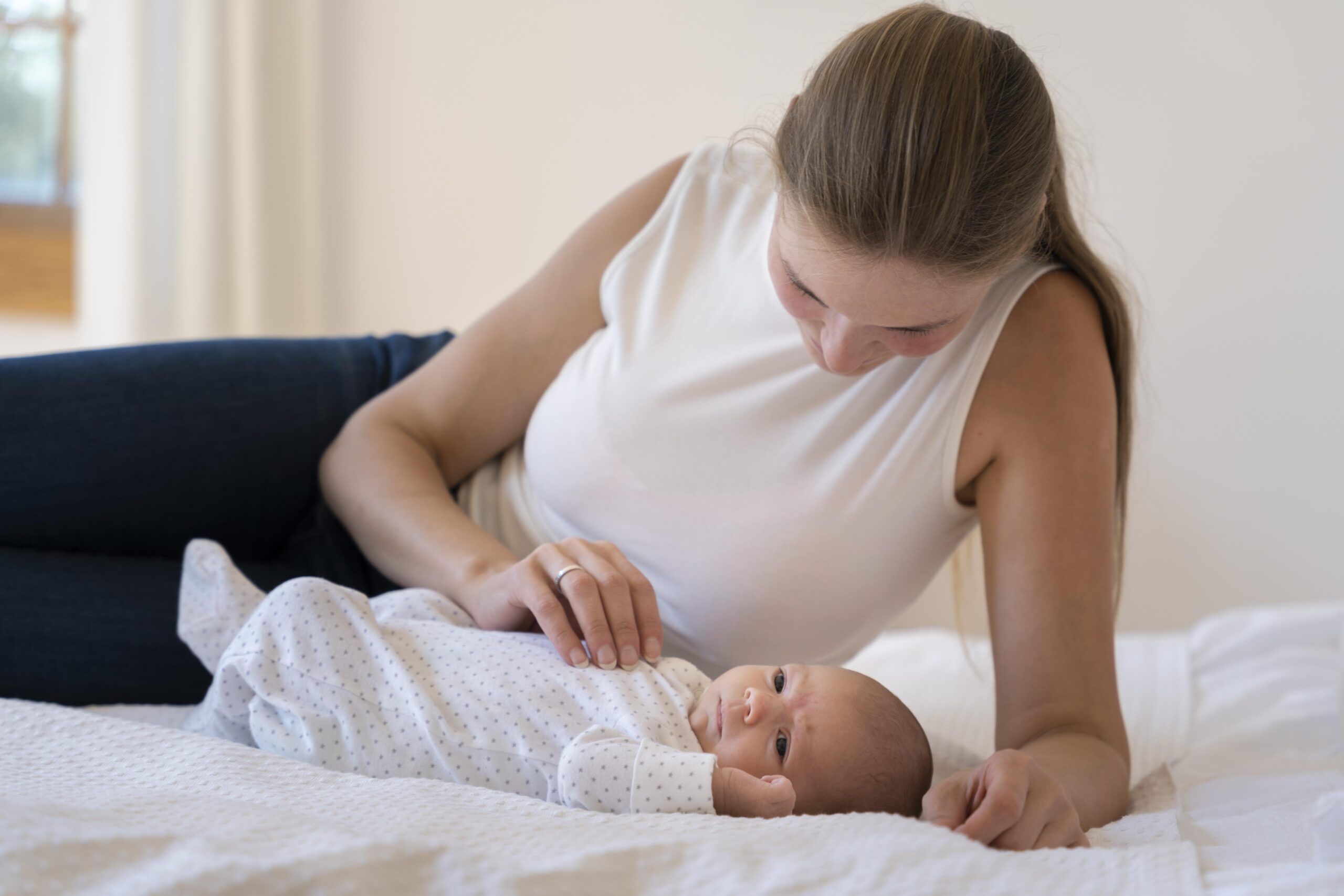 salud postparto en Córdoba madre con bebé en etapa de recuperación