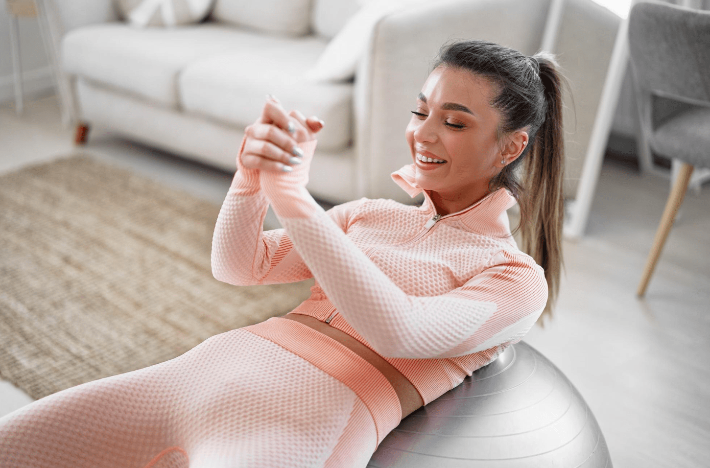 Ejercicio moderado en fase lútea del ciclo menstrual con pelota de estabilidad